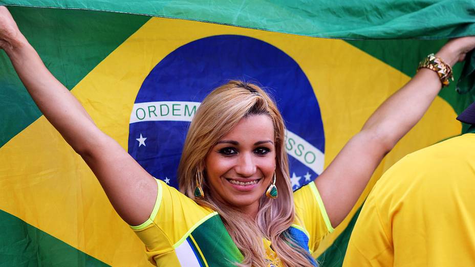 Torcedores no estádio do Maracanã durante final da Copa das Confederações entre Brasil e Espanha, no Rio de Janeiro