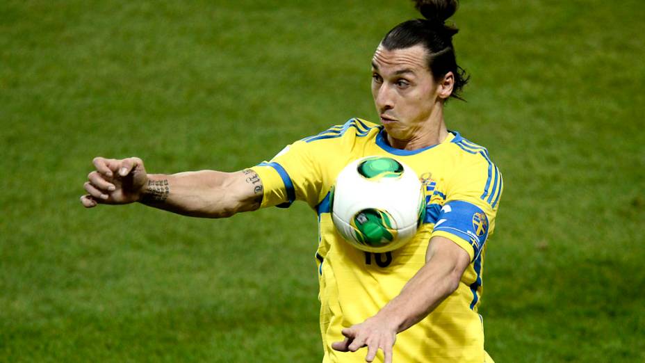 Jogador da Suécia, Ibrahimovic, durante partida de volta contra Portugal, pelas eliminatórias da Copa dao Mundo, em Estocolmo