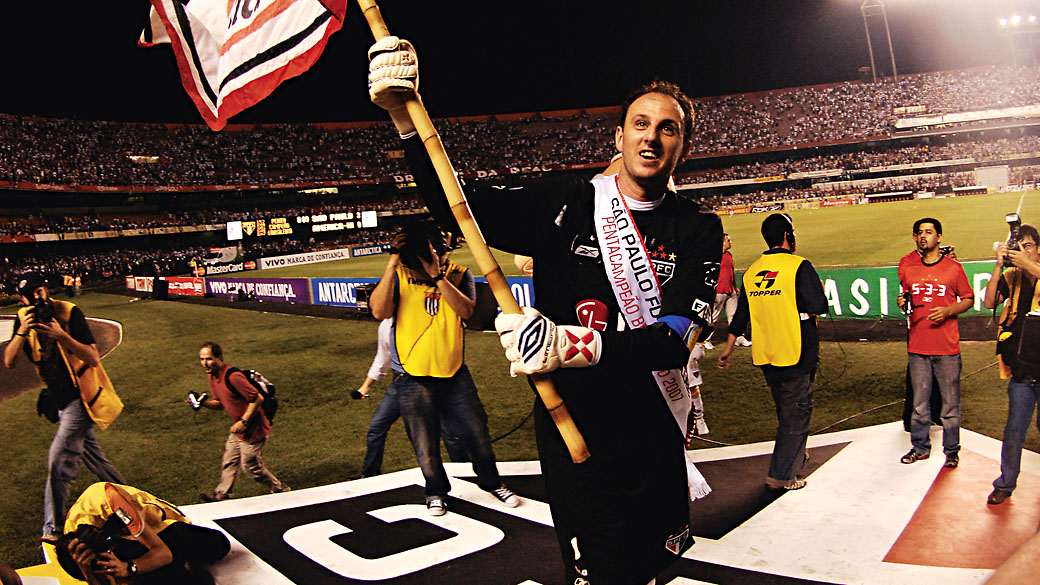 Rogério Ceni comemora a conquista do Campeonato Brasileiro de 2007
