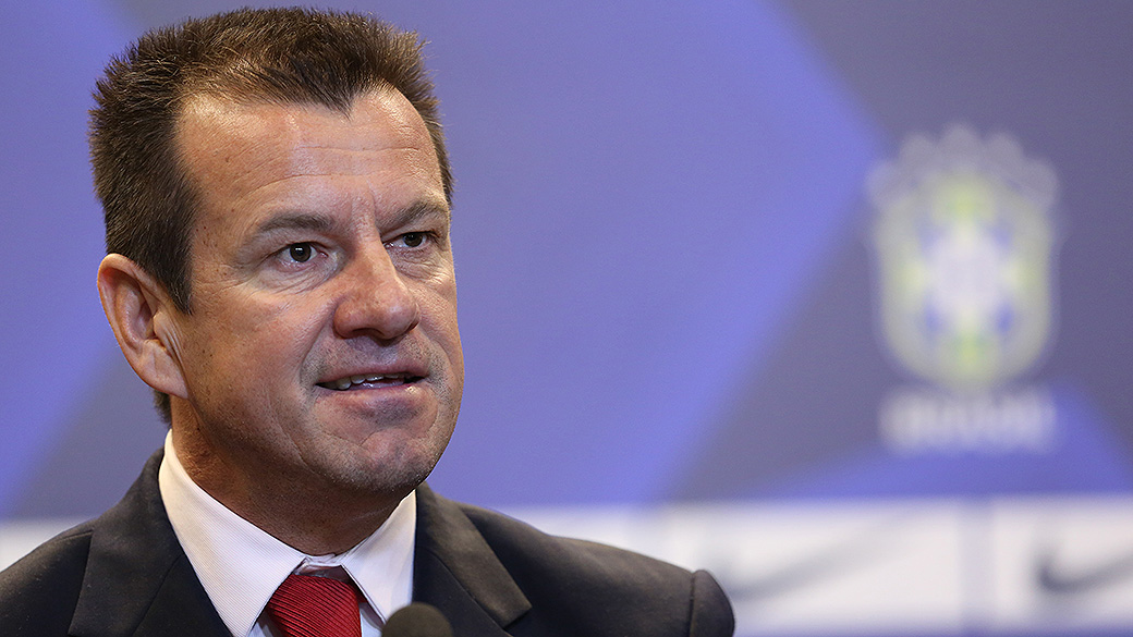 Dunga é apresentado como o 'novo' técnico da seleção brasileira, durante uma entrevista coletiva na sede da CBF, no Rio de Janeiro