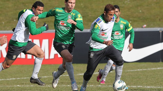 Neymar durante treino da seleção brasileira nesta quarta antes do amistoso contra a Itália em Genebra, Suíça