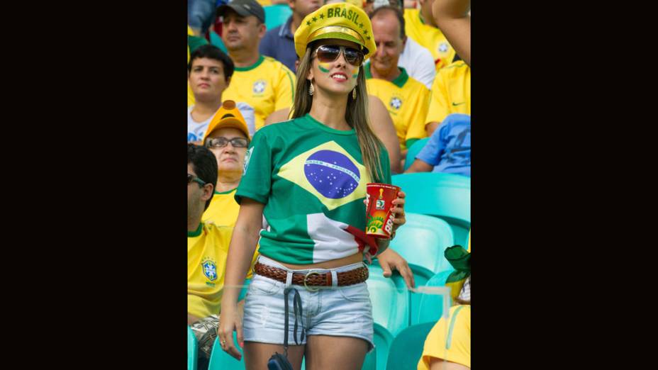 Torcida brasileira comparece na Arena Fonte Nova, em Salvador, para o jogo entre Brasil e Itália, pela Copa das Confederações