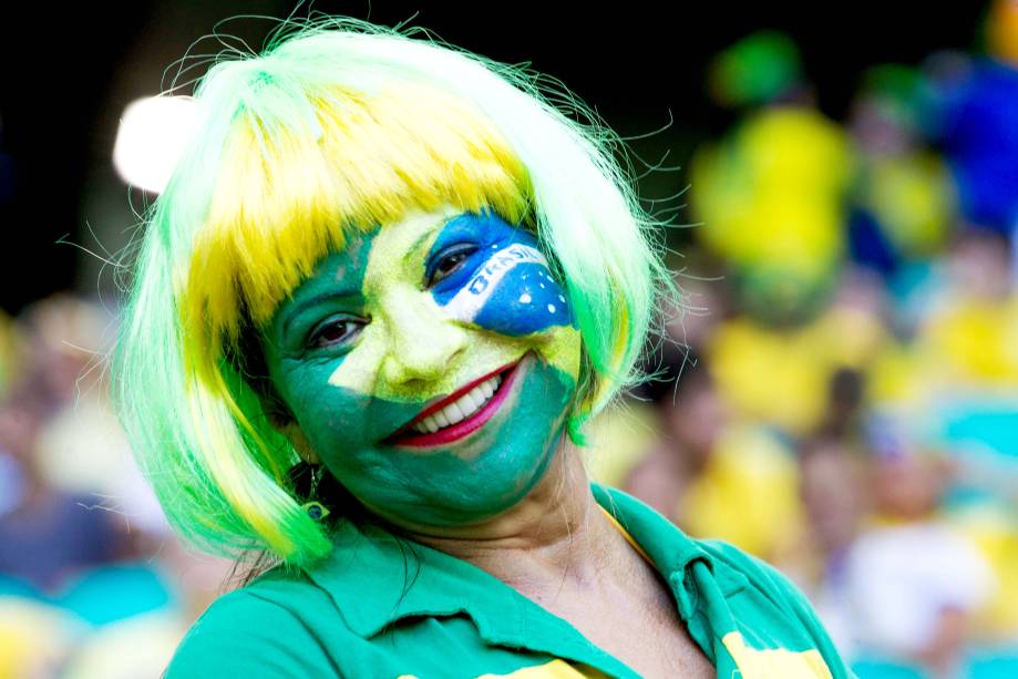 Torcida brasileira comparece na Arena Fonte Nova, em Salvador, para o jogo entre Brasil e Itália, pela Copa das Confederações