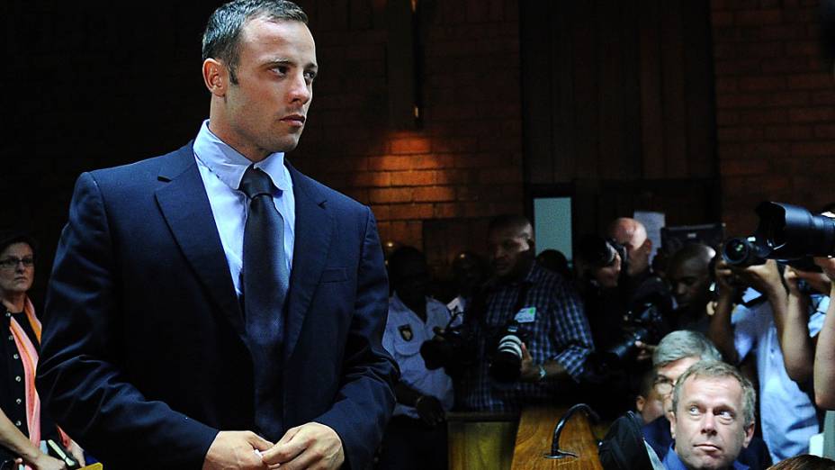 Atleta sul-africano Oscar Pistorius comparece a mais um dia de audiência no Tribunal Magistrado de Pretória, a defesa luta para garantir a fiança do velocista preso pelo homicídio da namorada Reeva Steenkamp em 14 de fevereiro