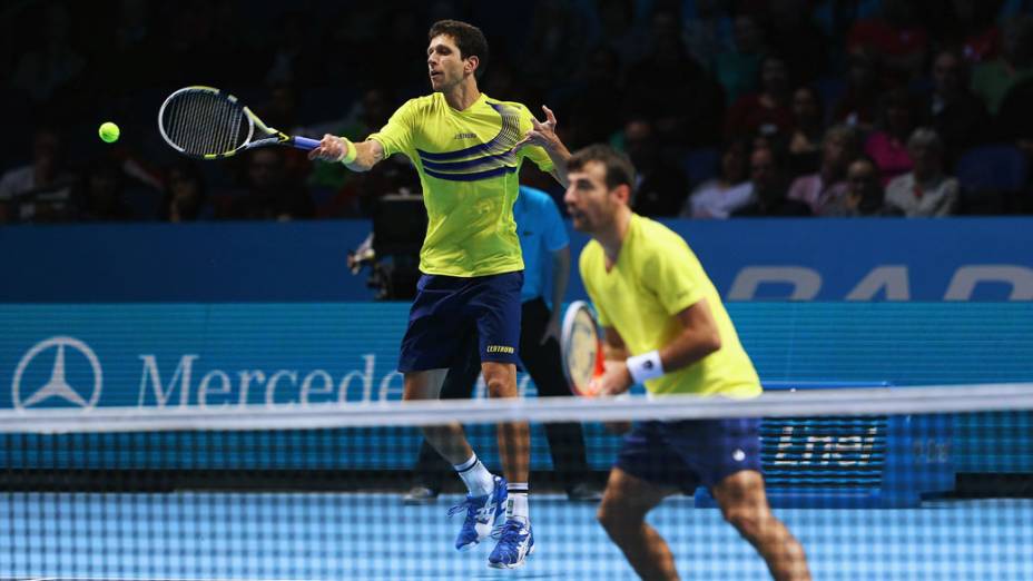 Marcelo Melo do Brasil e Ivan Dodig da Croácia durante partida contra o Bob e Mike Bryan dos Estados Unidos no Barclays ATP World Tour na O2 Arena, em Londres, Inglaterra