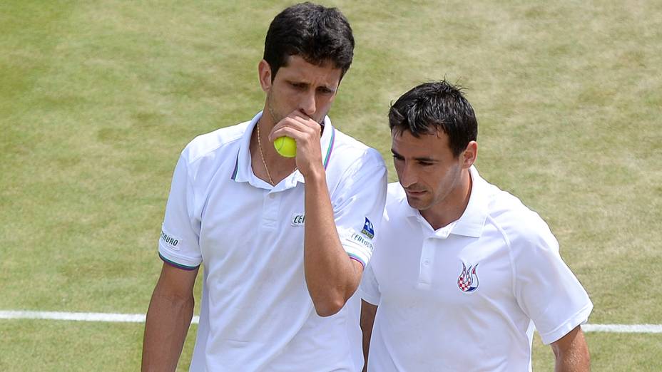 Marcelo Melo e o croata Ivan Dodig superam o indiano Leander Paes e o checo Radek Stepanek e chegam à final do torneio de Wimbledon