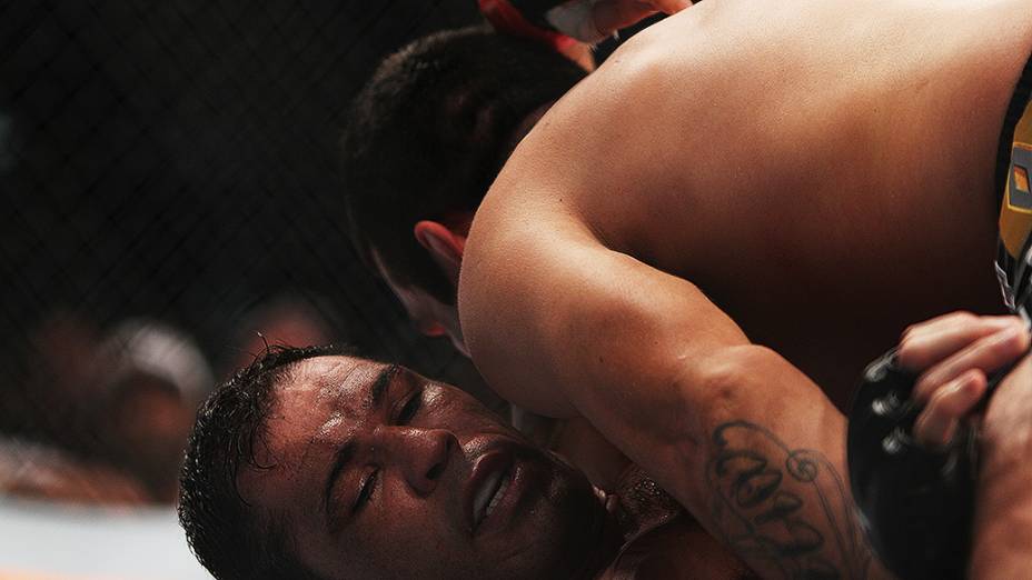 Fabricio Werdum vence Rodrigo Minotauro na luta principal do The Ultimate Fighter 2 Finale em Fortaleza