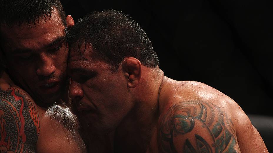 Fabricio Werdum vence Rodrigo Minotauro na luta principal do The Ultimate Fighter 2 Finale em Fortaleza