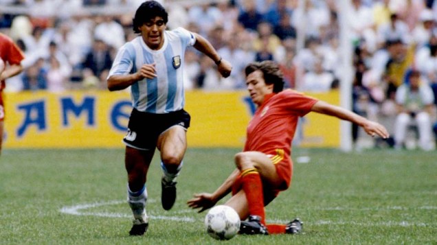 Maradona em ação pela seleção argentina na Copa de 1986