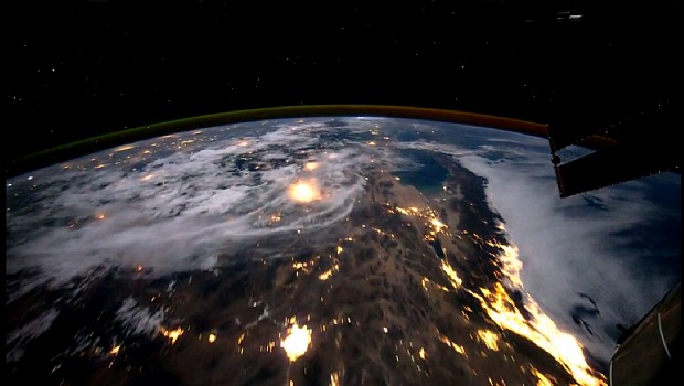 Volta ao mundo: vídeo mostra o show de luzes das metrópoles e o nascer do Sol a partir da Antártida