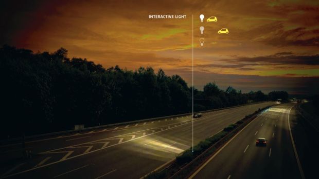 Luzes interativas: os postes em volta da estrada se acendem e apagam conforme o movimento dos carros