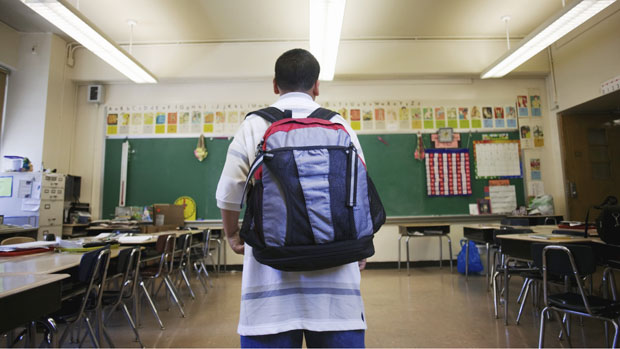 Escolas: Projeto de lei quer limitar peso da mochila de estudantes, mas não propõe fiscalização