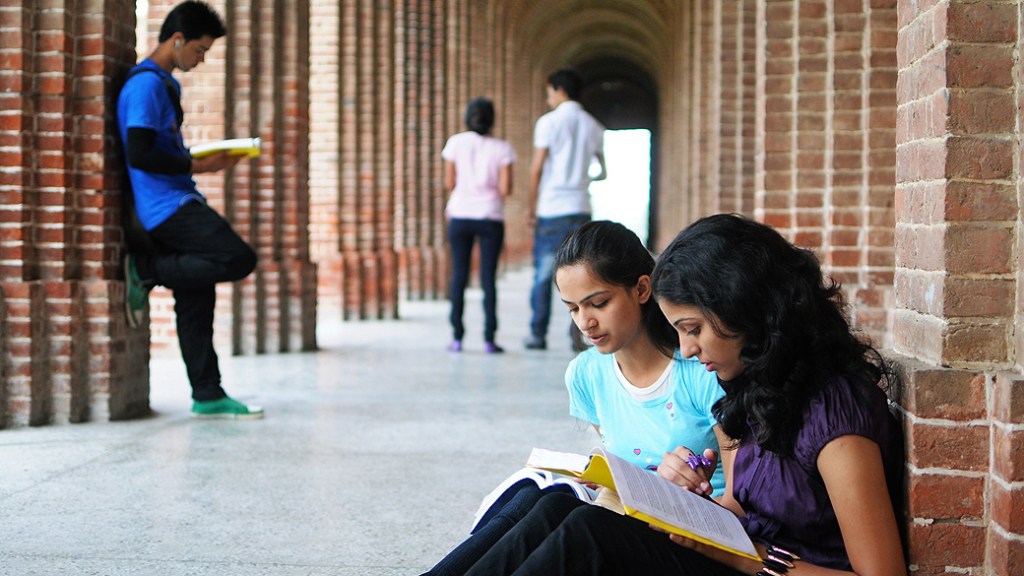 ProUni é o programa federal que seleciona estudantes para instituições privadas de ensino superior com base na nota do Exame Nacional do Ensino Médio (Enem)