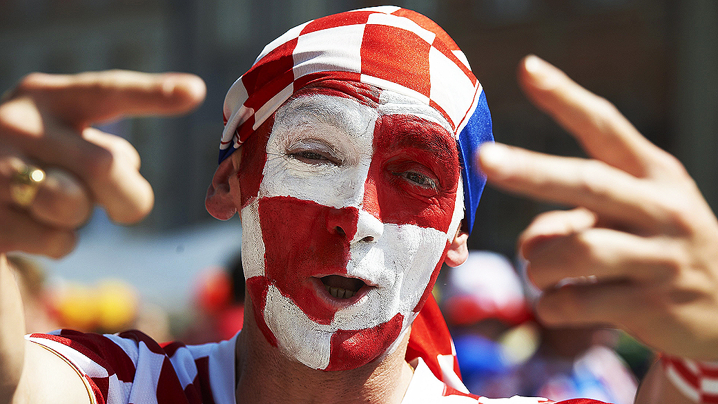 Torcedor croata com o rosto pintado antes da partida de futebol, entre Croácia e Espanha pela Euro 2012