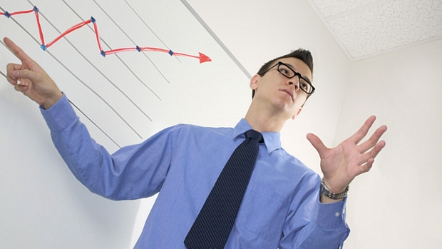 Pessoas poderosas tendem a superestimar estatura, afirma estudo