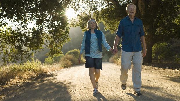 Doença de Alzheimer: além de caminhadas, atividades do cotidiano também pode reduzir risco do problema