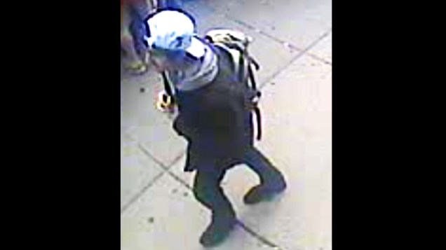 FBI divulga imagem dos suspeitos de participar do atentado durante a Maratona de Boston na segunda feira, (15)