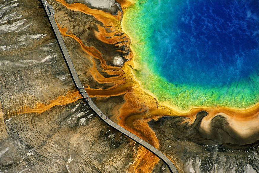 <p>Grande Fonte Hidrotermal Prismática, parque nacional de Yellowstone, Wyoming, EUA (44°31’ N - 110°50’ O)</p>