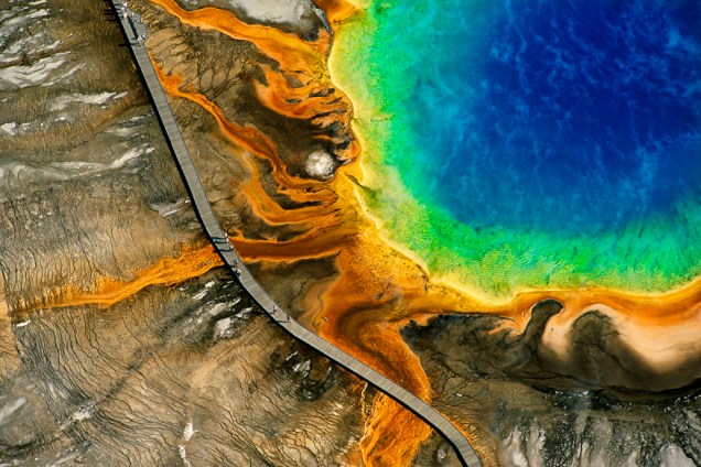 <p>Grande Fonte Hidrotermal Prismática, parque nacional de Yellowstone, Wyoming, EUA (44°31’ N - 110°50’ O)</p>