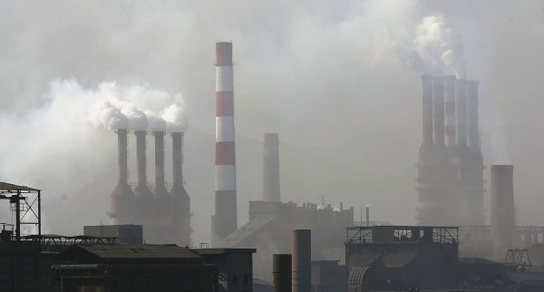 A emissão de carbono estancou nos países desenvolvidos, mas disparou na China e na Índia