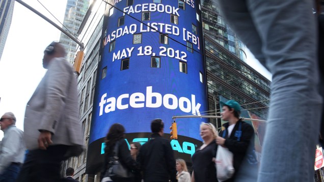 Ações do Facebook aparecem em telão em Nova York, em maio de 2012