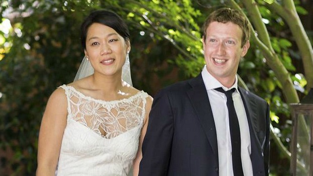 Priscilla Chan e Mark Zuckerberg, em foto do casamento publicada por ele no Facebook