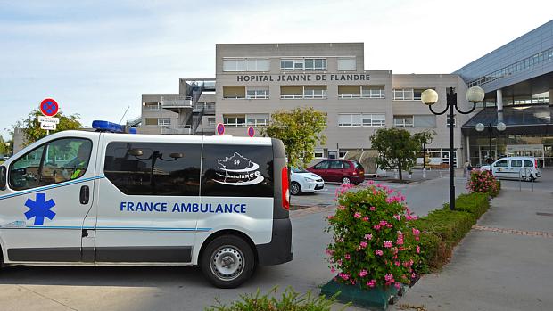 Fachada de hospital em Lile, onde 6 crianças estão internadas vítimas da 'E. coli'