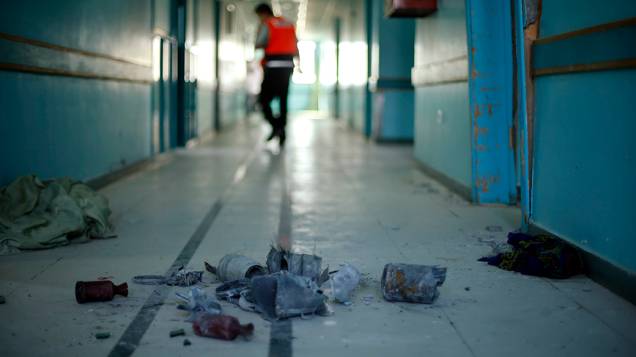Materiais são vistos em um hospital de reabilitação, ao leste da cidade de Gaza; Os pacientes foram retirados as pressas depois de um alerta de bombardeios israelenses na região, em 16/07/2014