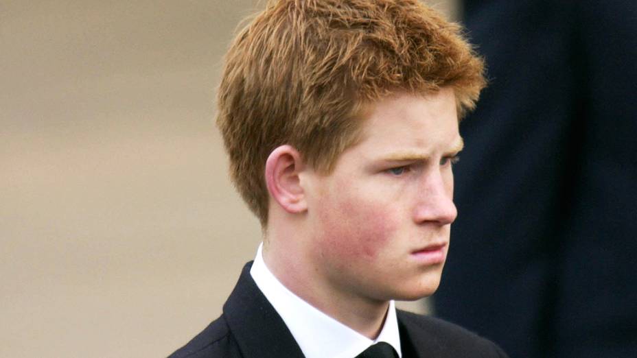Príncipe Harry no funeral da Rainha Mãe, Elizabeth Angela Marguerite Bowes Lyon em 2002