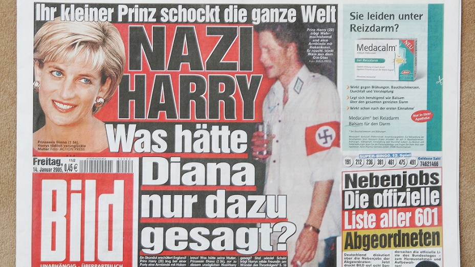 Em 2005, o príncipe Harry foi flagrado em uma festa usando um símbolo nazista