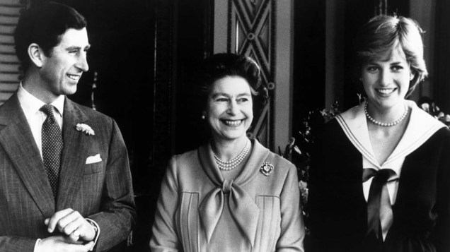 Príncipe Charles, rainha Elizabeth II e a princesa Diana, em 1981