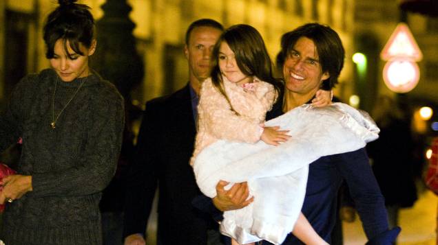 Tom Cruise passeia com a mulher Katie Holmes e a filha Suri em setembro de 2010, na cidade de Praga, República Checa
