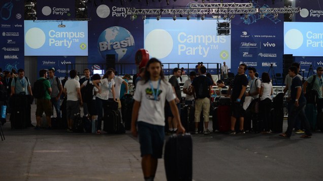 Participantes chegam para a 7ª Campus Party, no Anhembi, em São Paulo