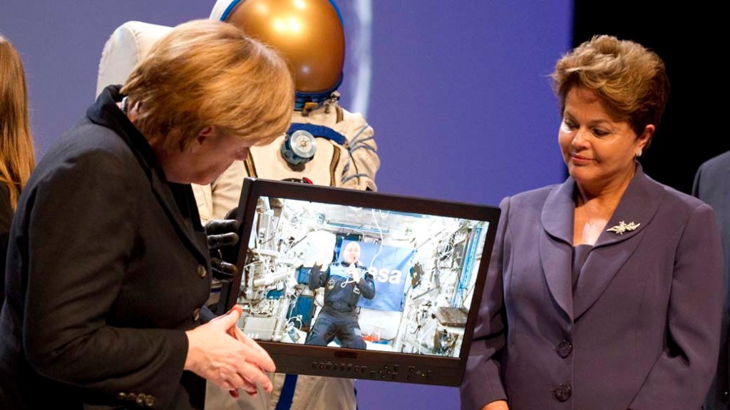 Chanceller alemã Angela Merkel e a presidente brasileira Dilma Rousseff durante a CeBIT, em Hanover, na Alemanha