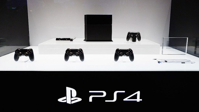Playstation 4 em exibição no estande da Sony durante a feira de games E3, em Los Angeles