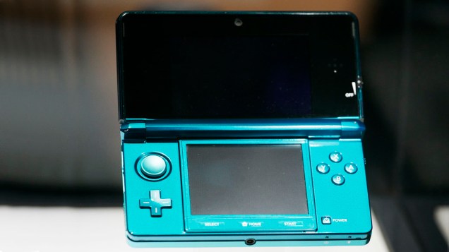 Exibição do Nintendo 3DS, console portátil que gera imagens em 3D, em 2010