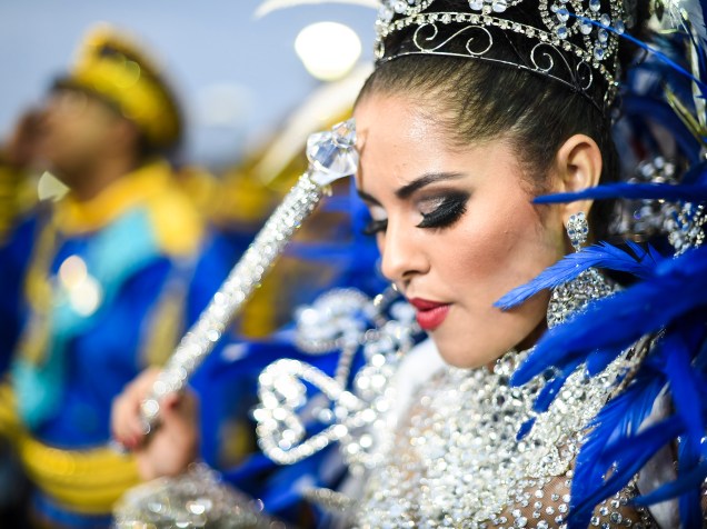 Thainá Souza, rainha de bateria da Acadêmicos do Tatuapé, durante o primeiro dia de desfiles das escolas de samba do Grupo Especial de São Paulo, no Anhembi