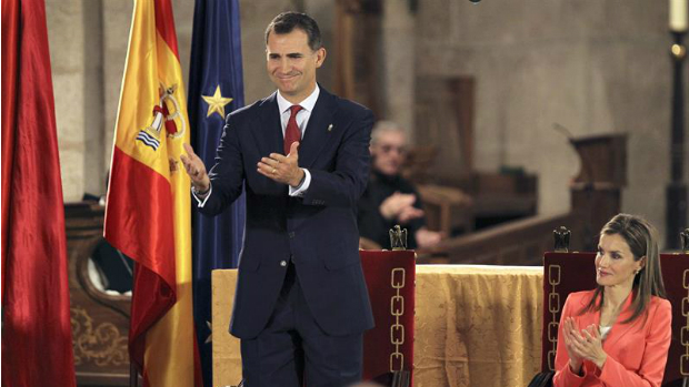 O príncipe Felipe, da Espanha, ao lado da princesa Letizia. Justiça proibiu manifestações durante cerimônia