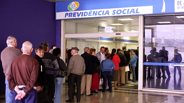 Com os recursos bloqueados, a própria Justiça pagará os aposentados e pensionistas