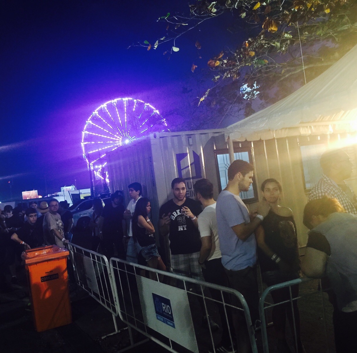 Fila espera para registrar ocorrência de furto no Rock in Rio