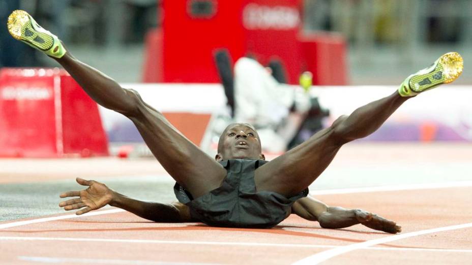 O queniano Ezekiel Kemboi, campeão dos 3.000 metros com obstáculos