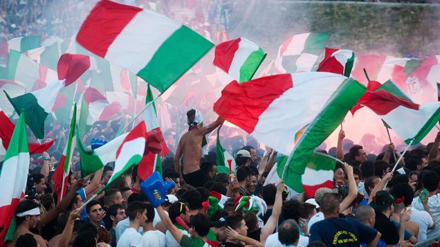 Torcida italiana em Roma, durante partida contra Espanha válida pela final da Eurocopa