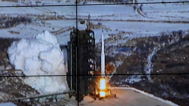 Desafiando pressões internacionais, Coreia do Norte lançou com sucesso um foguete de longo alcance