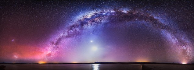 <p>Via Láctea vista da Lagoa Cejar no Deserto do Atacama, norte do Chile</p>