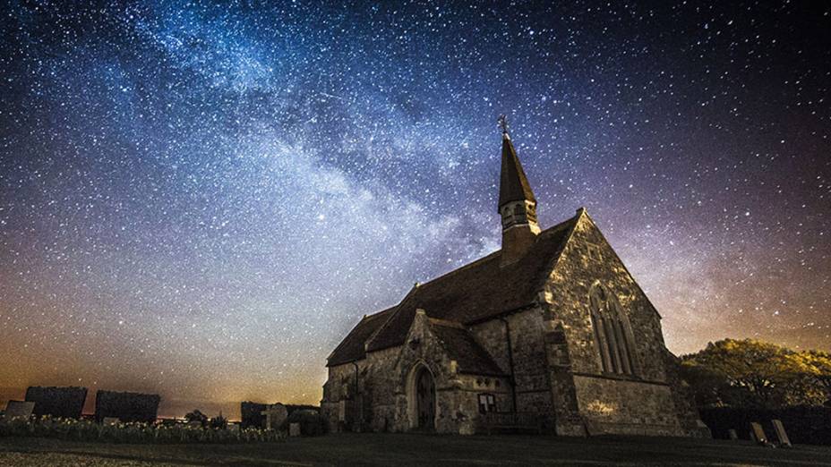 <p>Segundo Buer, alguns destes cenários noturnos está mais próximo das pessoas do que elas imaginam. Foto tirada no vilarejo Tillingham, na Inglaterra</p>