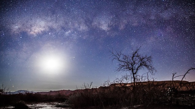 <p>Durante sua viagem para o Chile, Buer também fez um vídeo timelapse no Deserto do Atacama que mostra a beleza das estrelas na região. Para ver o vídeo acesse https://www.nicholasbuer.com/about-ancients/</p>