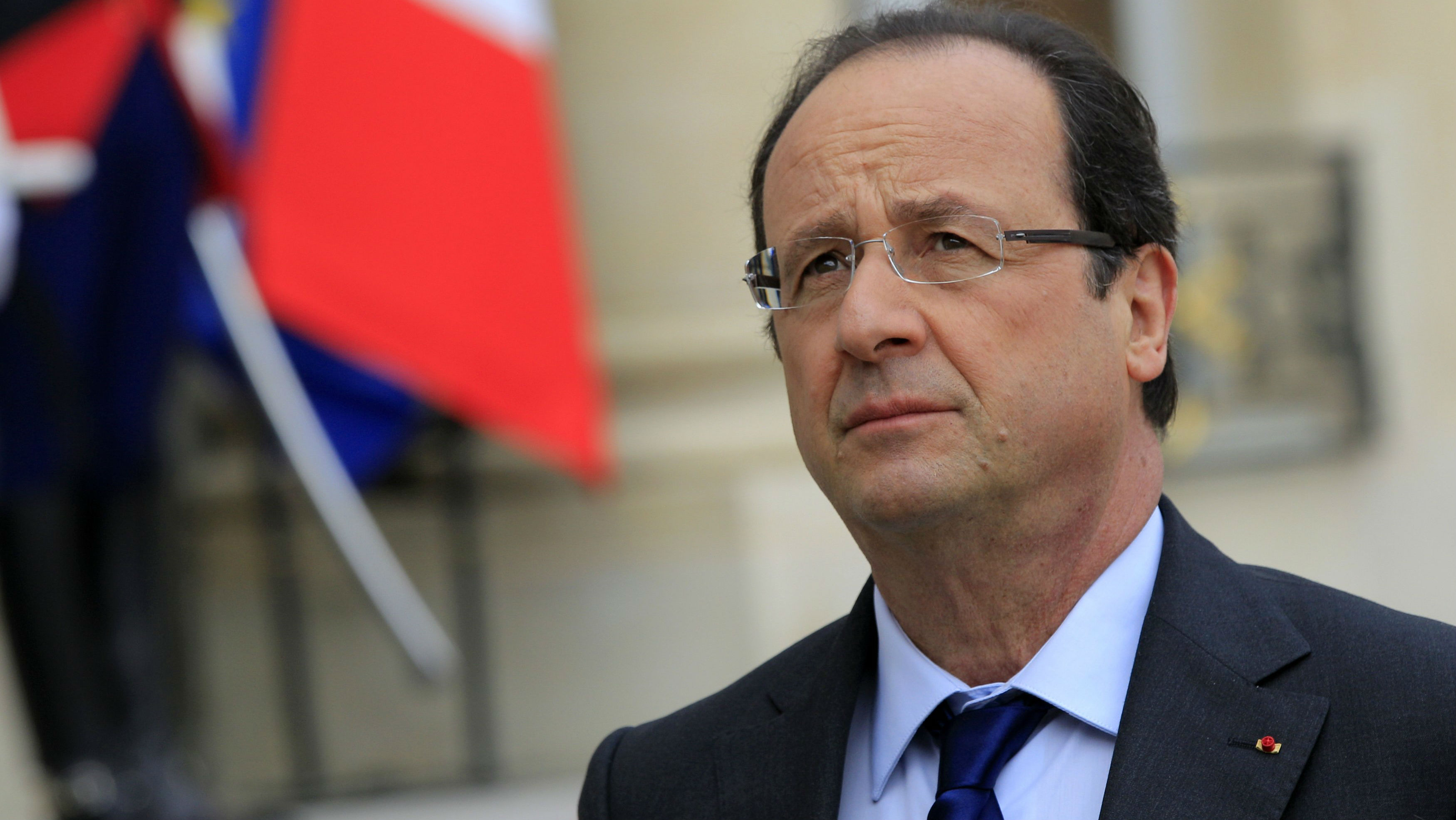 François Hollande, presidente da França, anuncia a promulgação da lei que permite o casamento entre pessoas do mesmo sexo
