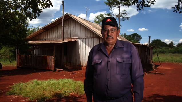 O segurança Mario Fernandez, de 58 anos, trabalha há 15 para um produtor brasileiro. Em serviço, ele foi mantido sob a mira de revólveres pelos carperos, em Ñacunday, no Alto Paraná, Paraguai