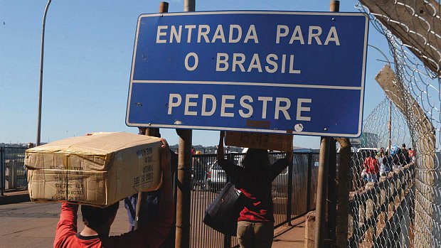 Movimentação na Ponte da Amizade, que liga Ciudad del Este a Foz do Iguaçu. Tríplice fronteira é foco de preocupação dos EUA