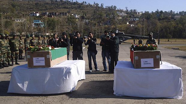 Exército indiano realiza funeral de soldados mortos em confronto com Paquistão